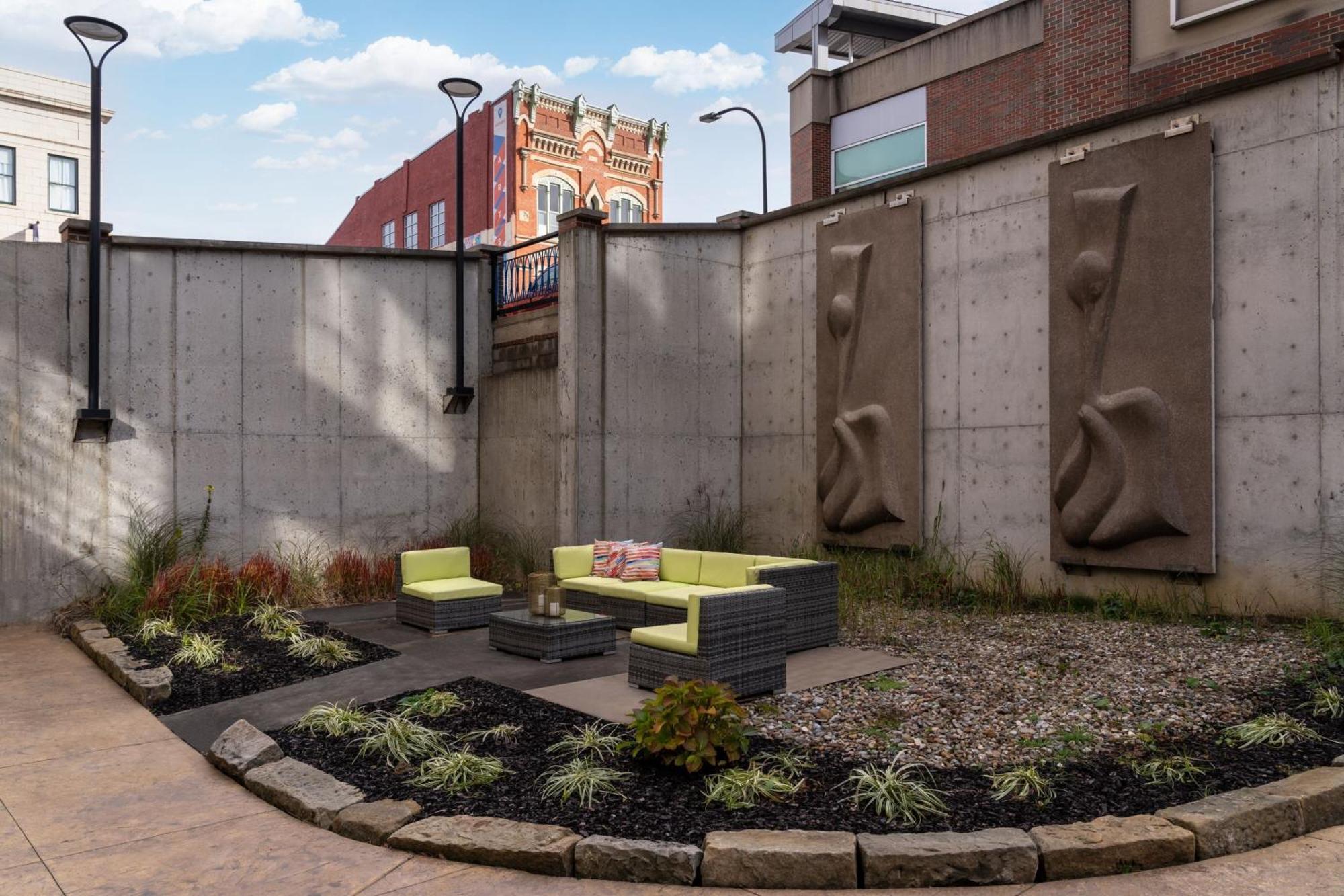 Blu-Tique, Akron, A Tribute Portfolio Hotel Exterior photo